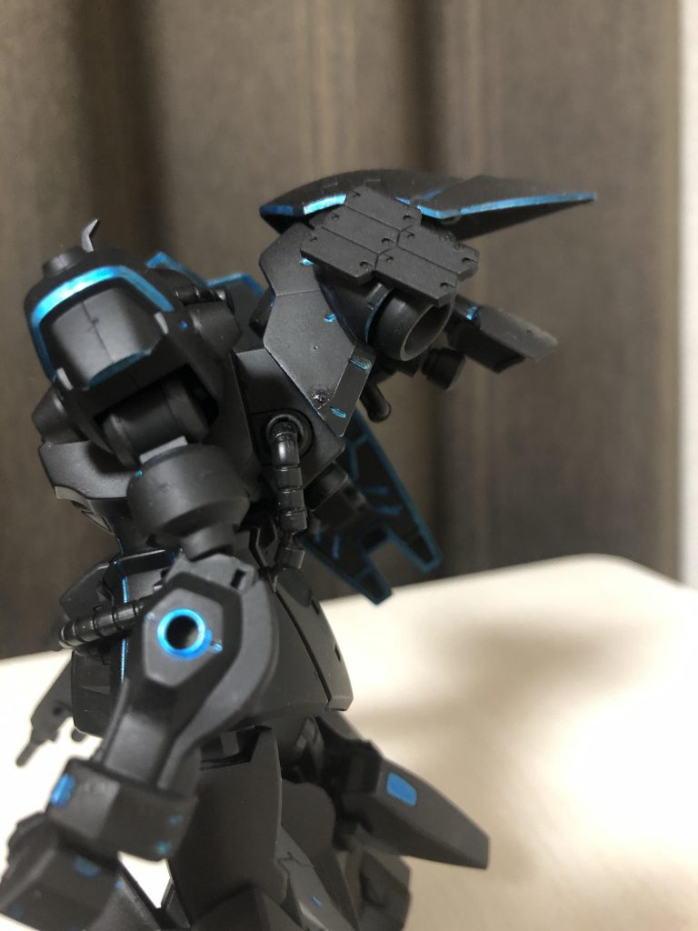 バックパックはヘルムヴィーゲの肩パーツをメインに使用してます。デザイン的にバックパックに使える!って思って採用しました!