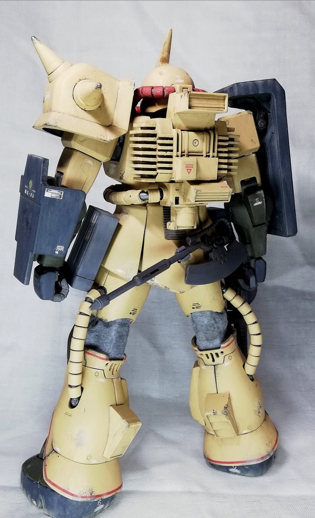 うしろ。バックパック、左腕のシールド、ショルダーアーマーはプラ板の張り合わせです。