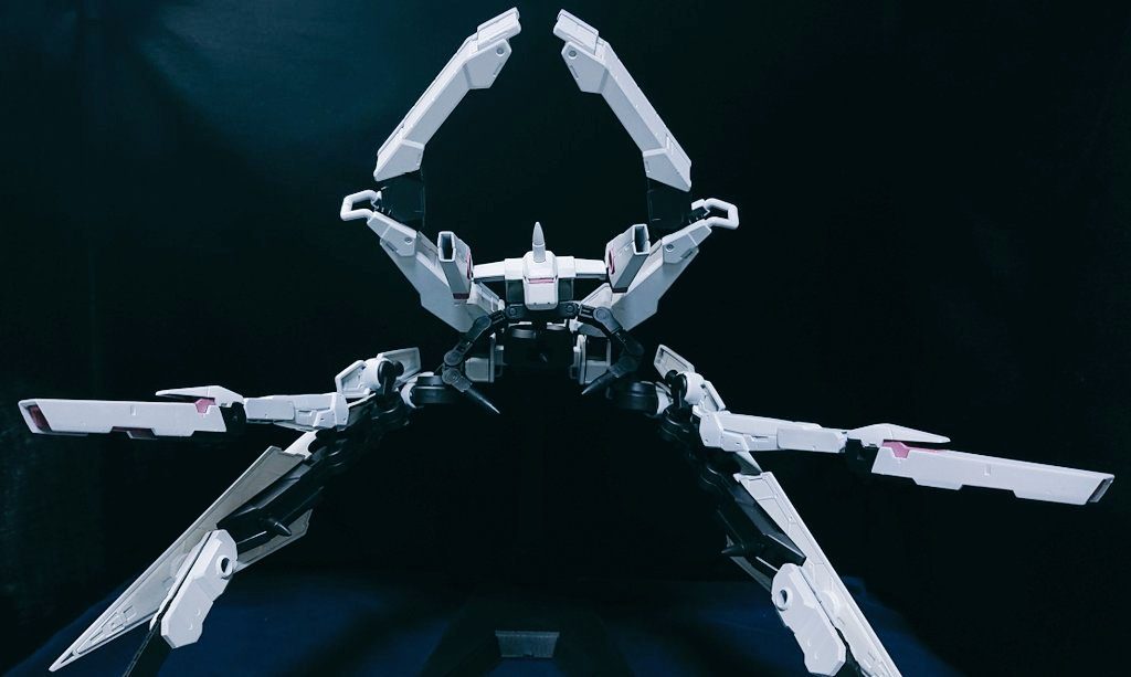 MAケルブギャラルホルンの輸送船を襲撃し、得た物資、デブリ地帯の資材などを使いケルブ自身が改修した状態ビーム兵器などは厄災戦時に使用していたものを取り付け、その他の兵装はデブリ地帯などから獲得した