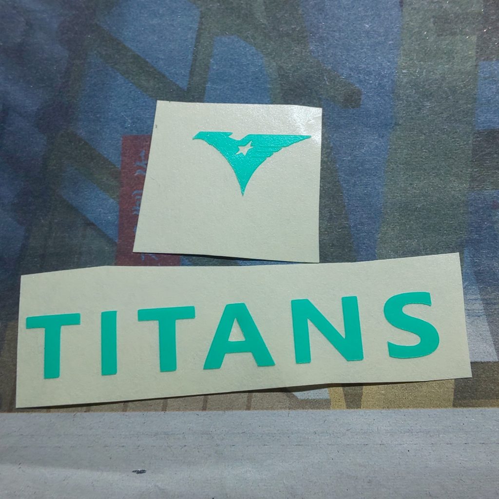 カッティングマシンでマスキングを切り出し