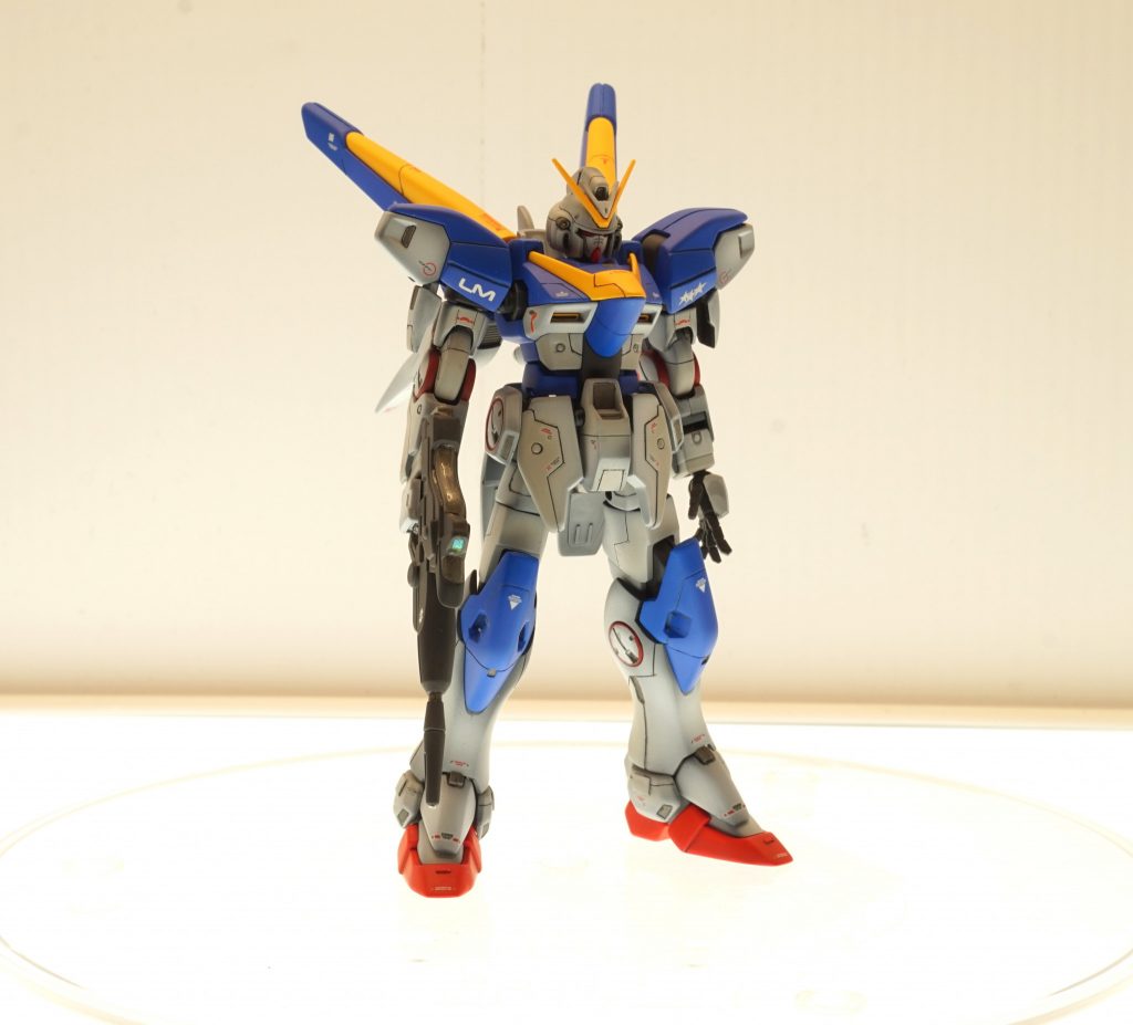 「 中の人 」V2ガンダムです。素体はほぼ隠れてしまいますが、今回は完全に合体遊びができるよう、手抜きなくキチンと制作しています。白も、2色使って塗っています。