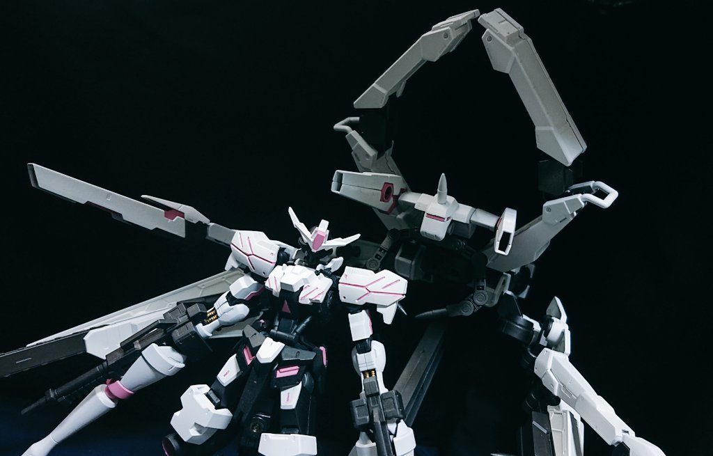 というわけで痛々しい設定と共に新年あけましておめでとうございます!!!新年明けて最初に完成するのがMAとは…作り始めた頃からはあんま想像してなかったですねぇ…まぁあんまりこれ以上長々書くのもアレなので宣伝だけTwitterにて#鉄血のMA殲滅作戦 #GBN始めましたに投稿させて頂いた作品となります!宜しければご覧になってる皆様も是非ご参加ください!以上!