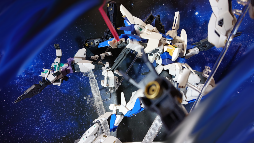 どうにかスピード感出せないかと画像を加工。………うん！微妙かなw改造技術ないのでこういう風に劇中再現で飾るのが精一杯ですな！😆