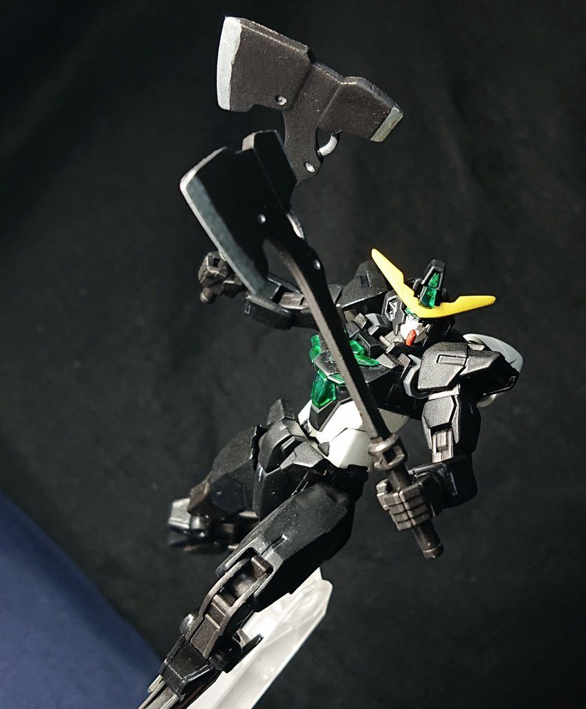 『小型アックス』
バックパックに二本装備されている
やはり斬る、というよりも打撃という目的で使われる
投擲する事で近中の敵機に対応可能