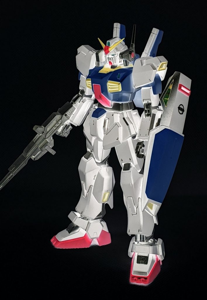 反転してネガティブにするとエゥーゴカラーのマークツーになります。バルカン・ポッド横のセンサー塗り忘れてますね・・・