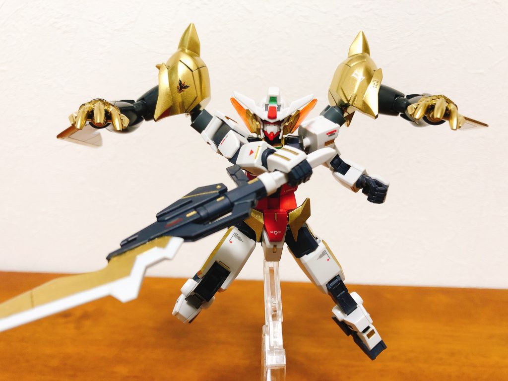 銃は向きを変えて持つと剣になります。やはりコアガンダムは良く動く!