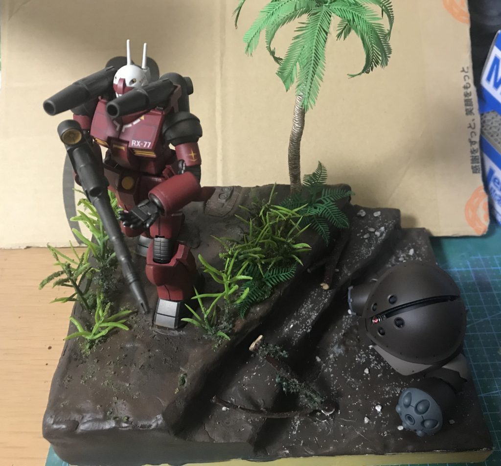 水表現実施前。アッガイの胴から下は切断して配置。