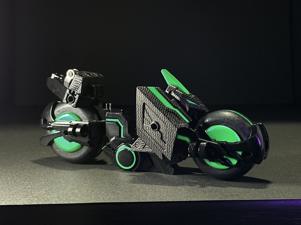 こちらも改造は特にしてません。一部、カーボン風塗装に挑戦してみました。使用カラー黒: ブラックH2グリーン: アクリジョン蛍光グリーンN100+クリアブルーN93少量→雲母堂本舗VGパールアクア+CCパールブルーカーボン柄: ブラックH2→ネットでマスキング→焼鉄色H76タイヤ: タイヤブラックN77+つや消しブラックN12 （筆塗り）