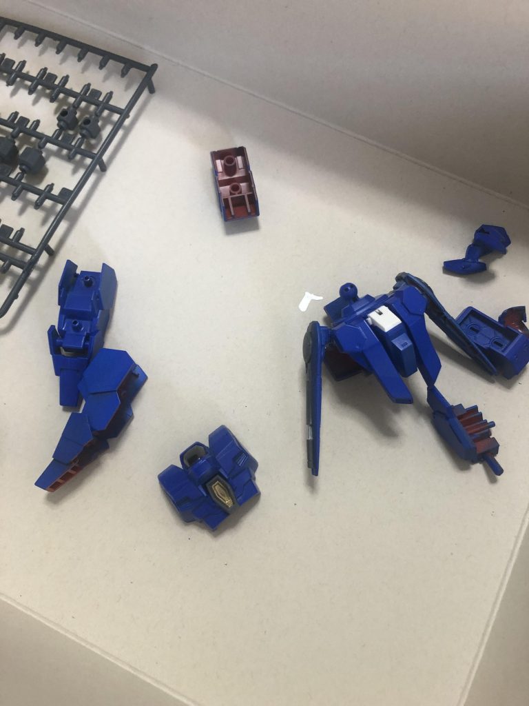 仮組みした後にパーツを分けて塗装