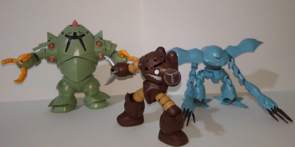 「迫りくる栗饅頭ロボ」の図