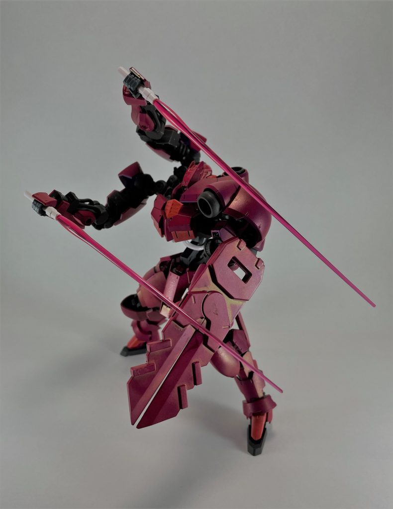 武装はシザーシールドビームキャノン兼ビームサーベル×2です