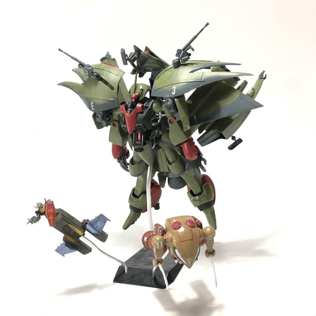 ララァ：「大佐、近づきすぎます！」アムロ：「セイラさんか？」ララァ：「大佐、いけない！」シャア：「ん？アルテイシアか！？」アムロ：「シャア、覚悟！！」シャア：「チィッ！」ララァ：「大佐！」シャア：「ララァ！」アムロ：「ララァ・・・」ララァ：「きゃーっ！！！」アムロ：「ララァ！！」ララァ：「アムロは本当に信じて？」アムロ：「し、信じるさ、き、君ともこうして解かり合えたんだから。人はいつか時間さえ支配することができるさ」ララァ：「ああ、アムロ、時が見える・・・」