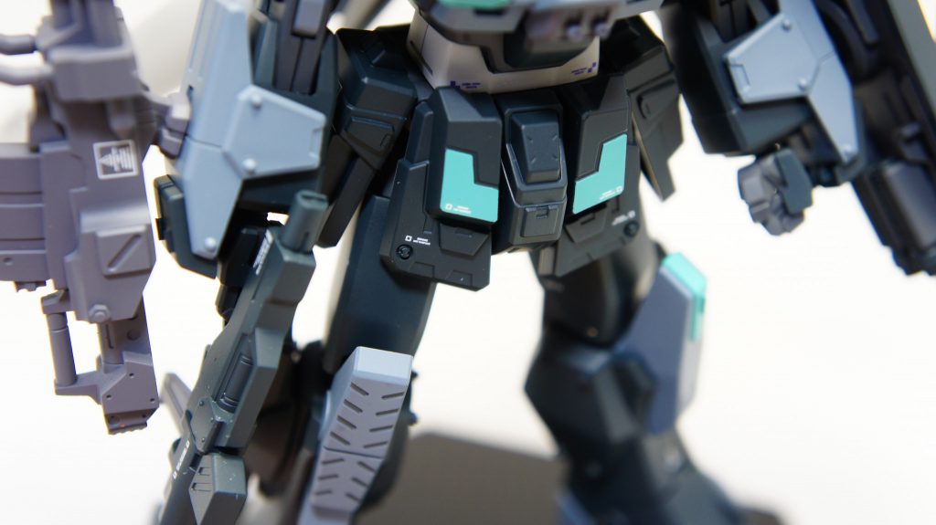 市販パーツを貼り付けたり埋め込んでみたり