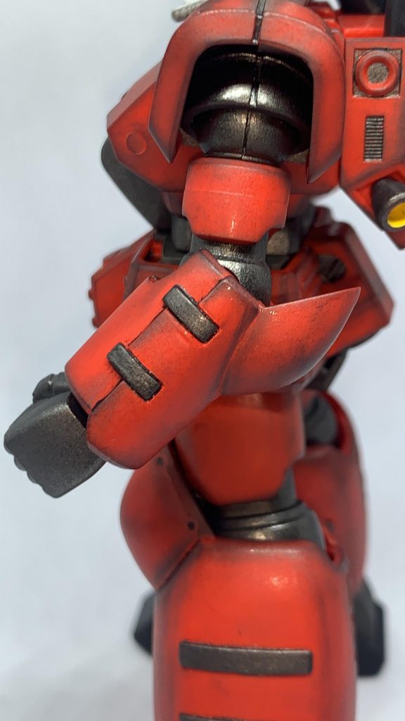 腕の横のやつ上下の装甲の留め具かな？と思って塗り替えてみました。