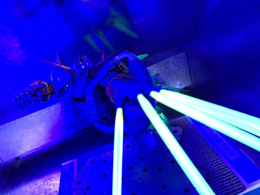 画面外にビーム！