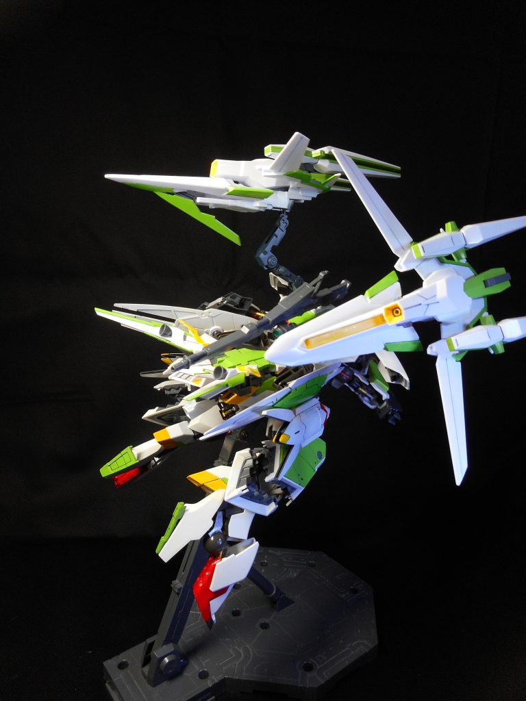 飛べない機体を無理矢理飛ばすということでスラスターユニットを大幅増強