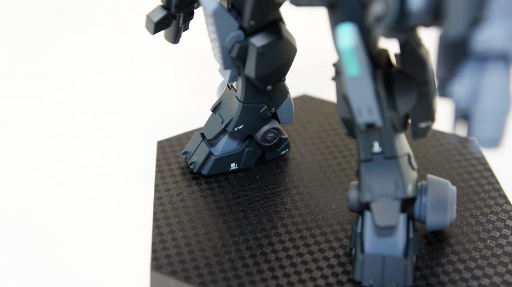 メタルボールはあまり目立たないところに埋め込み