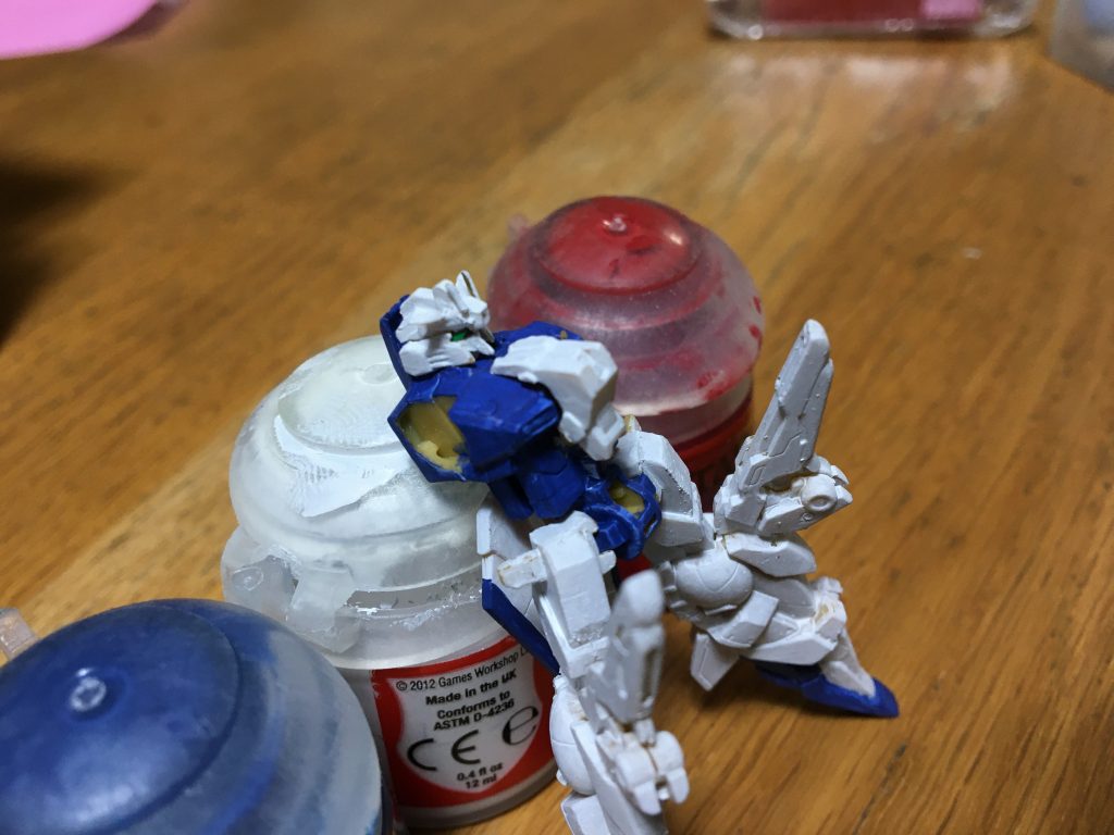 塗装はシタデルで筆塗り