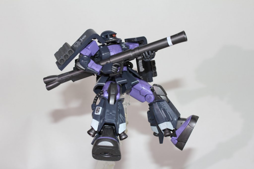 “制動、前方から”全塗装とすると脚部などは少し塗り分けし難い所もありましたが、キットとしてとてもカッコいい高機動型ザクが無改造で作れる良いキットだと思います。最後までお付き合いいただきありがとうございました。