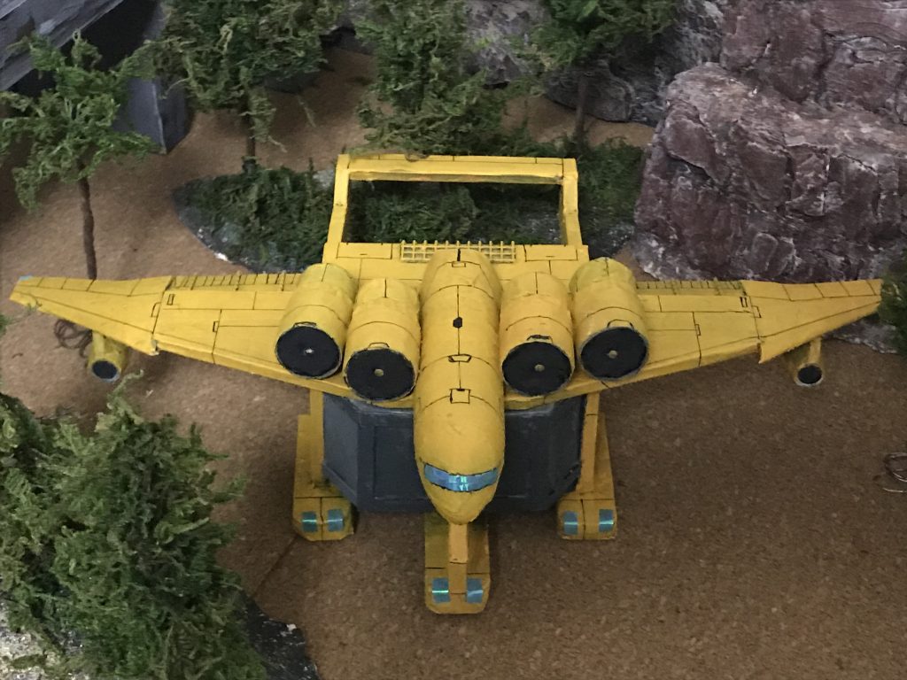 100均の飛行機のおもちゃとスチレンボードで作ったハリボテのミデアです。キットではないけどジオラマの素材にと、作っちゃいました。地味にお気に入りです。