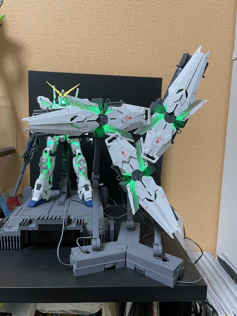 盾も光るのは全ユニコーンガンダムキット初なので非常にいいですねー