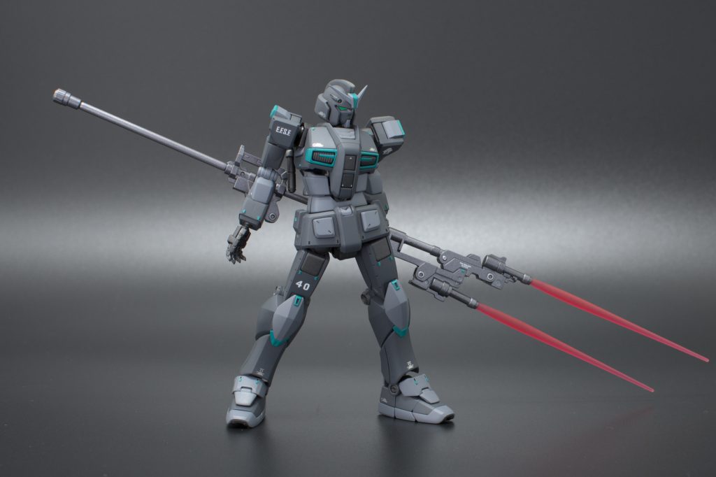 肘や脛の下に他のキットにはみられない可動軸があったり、腰や股の構造が独特だったりするので微妙な表情付けができますね。