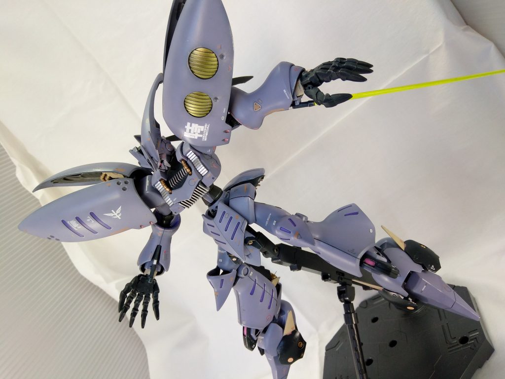 ビームサーベルはビームガンも兼任です。抜いたりせずにそのまま使えるようにしてます。