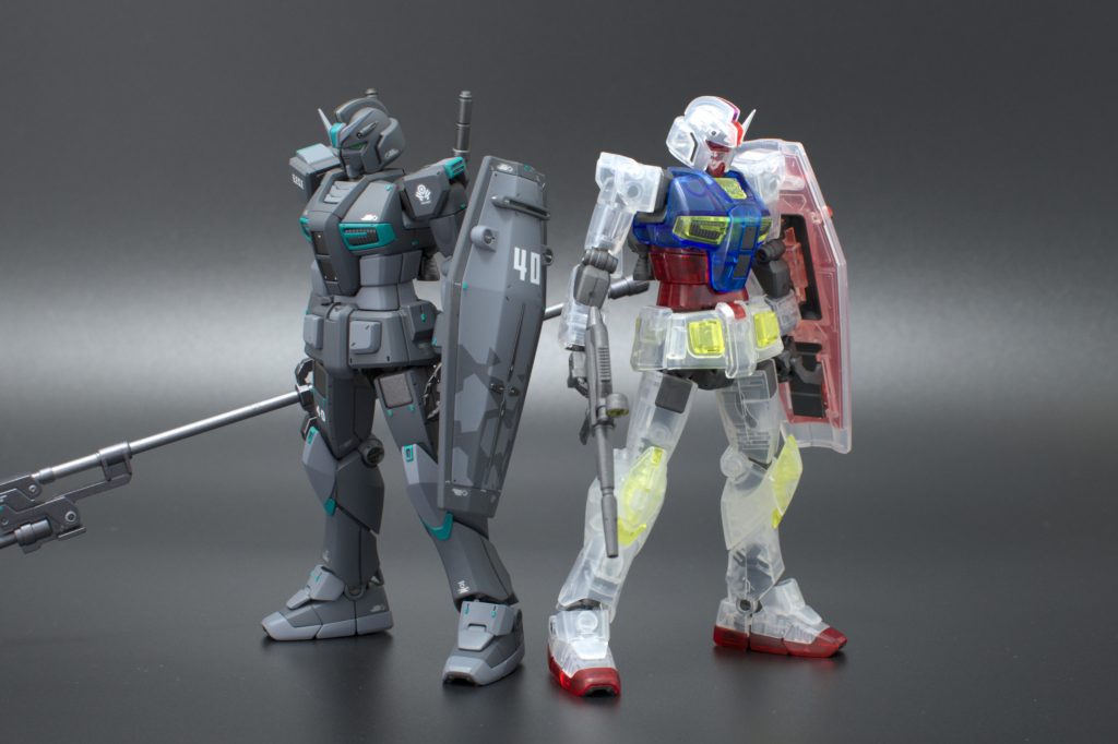 おまけ。イベントで買ったクリアカラー版と。