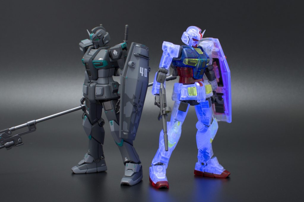 クリアカラー版のホワイトはUVライトをよく反射するようです。