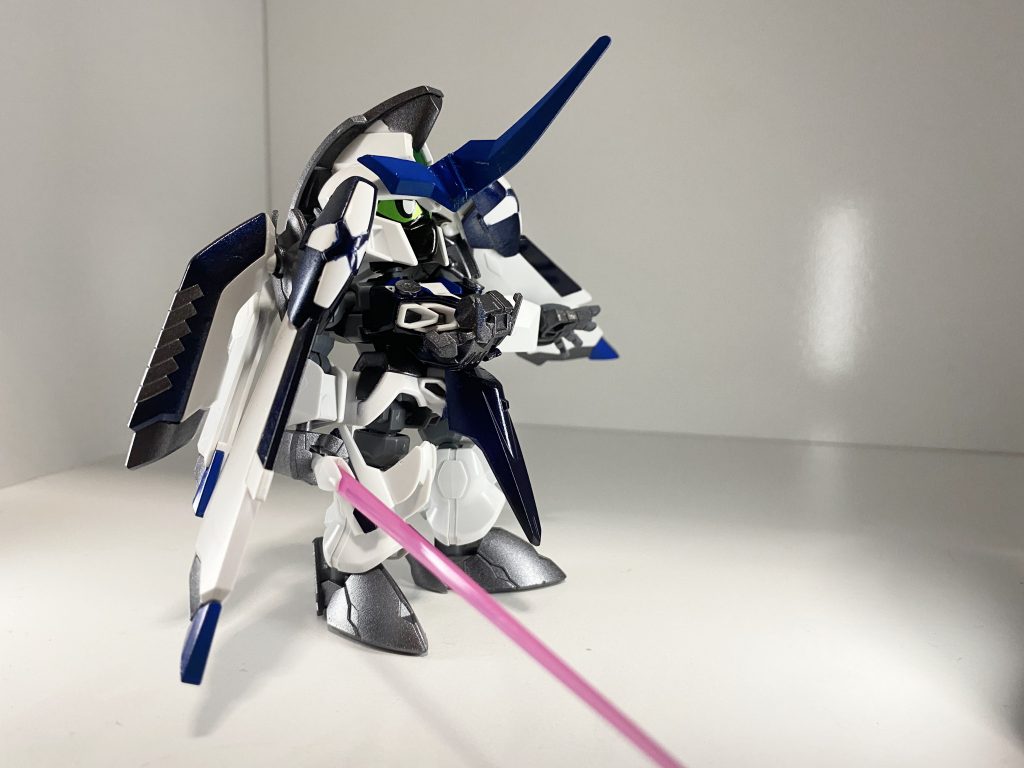 本体など30MMのパーツだとか色々貼り付けたりした感じかな。後は角を一本角など。