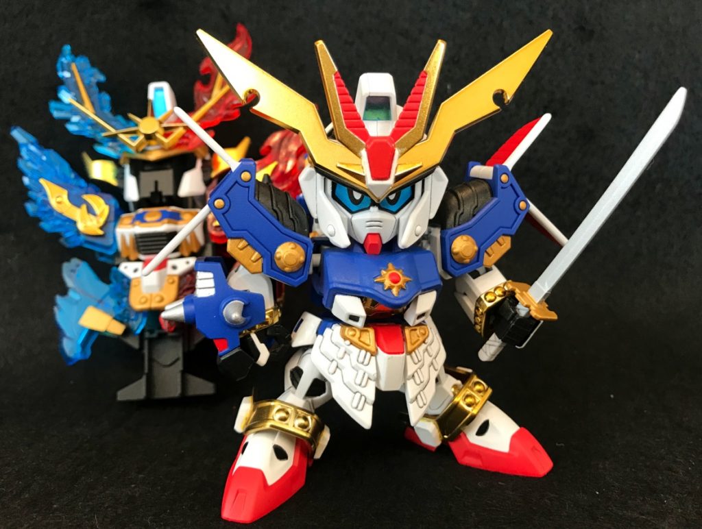 フロントビュー左利きで、左手で刀を持ちながら、右の拳を使うのが印象深いですよね。