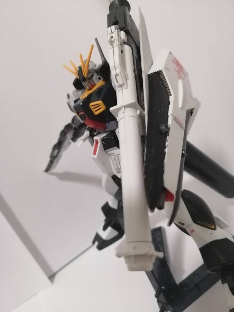 ニューハイパーバズーカνガンダムは手に持ったことがないのでしっくりこないですね