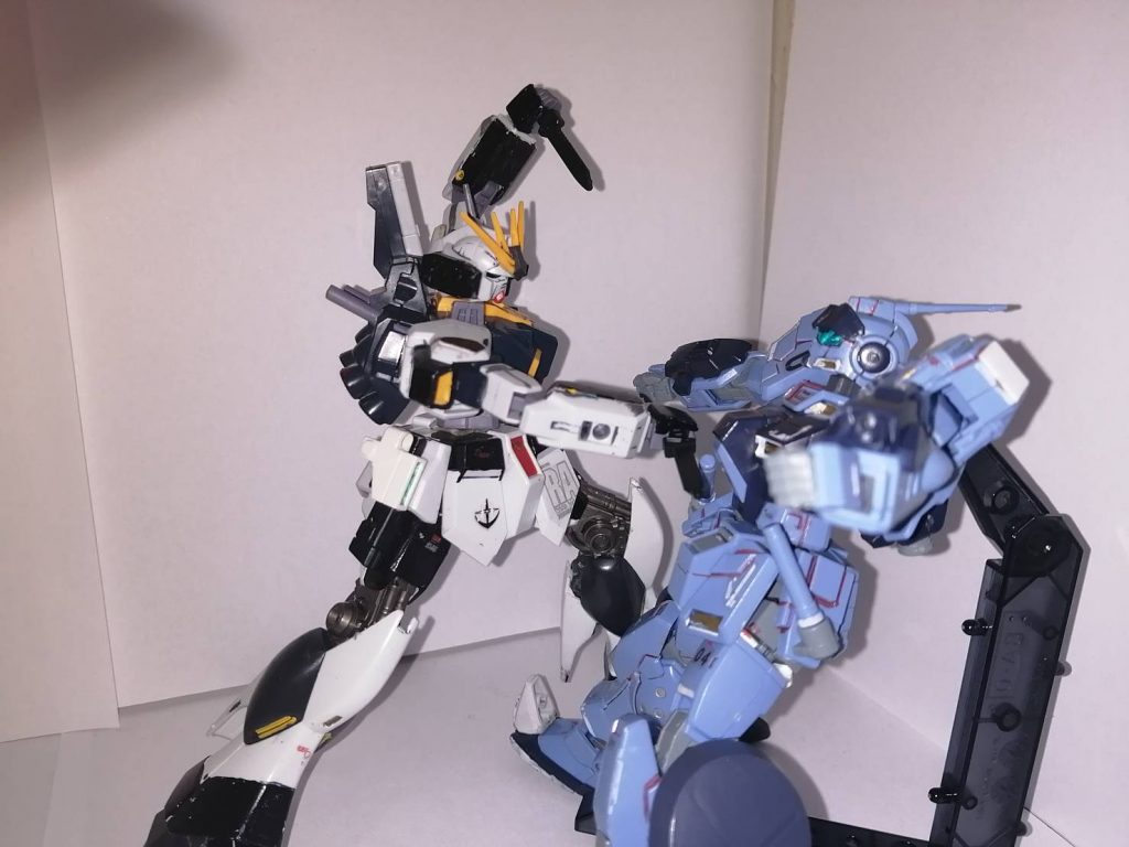 アーマーシュナイダー腰に付いています「ペイルライダァー！」