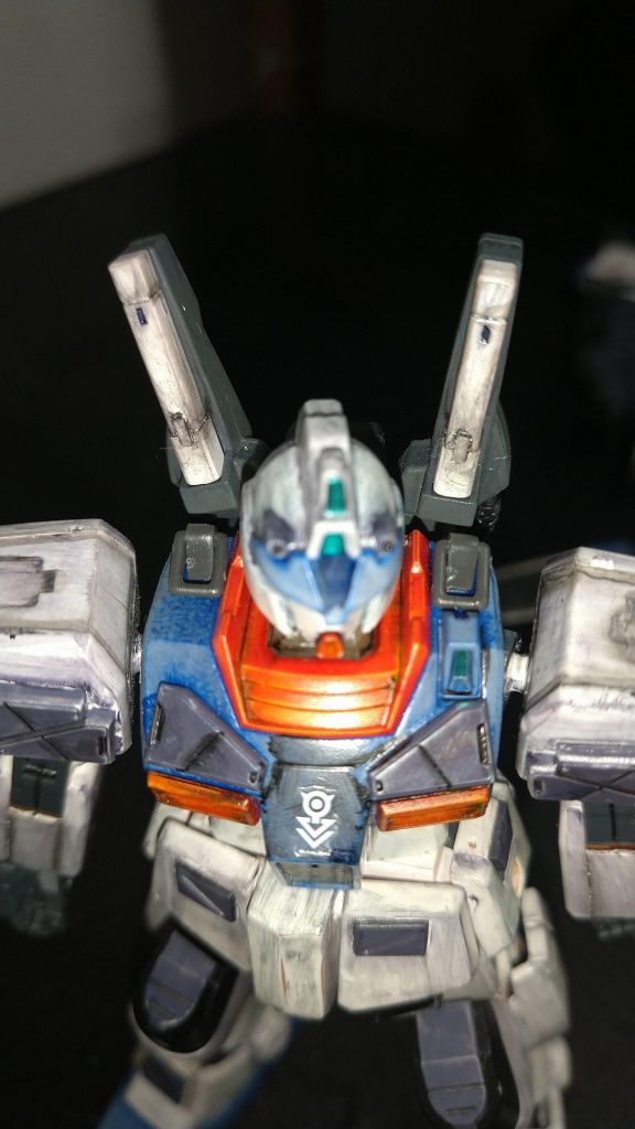 近づくときちゃない。肩にはパラシュート用のフックが付いてます。各所には追加のスラスタープレートを追加してます。