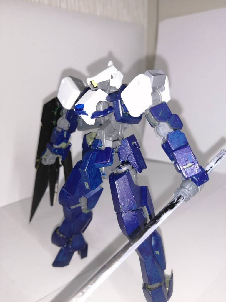 正面長い剣はプラ棒で作りました正宗という名前らしいです