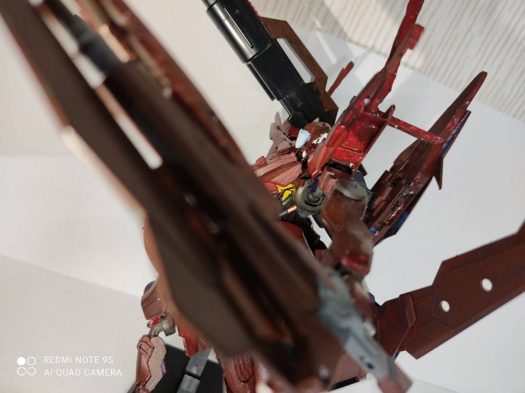 左のバスターソードでこれはなんですかと言われたら終わりですコストの事情でスローネツヴァイを2つ買えないのでそれっぽいやつです