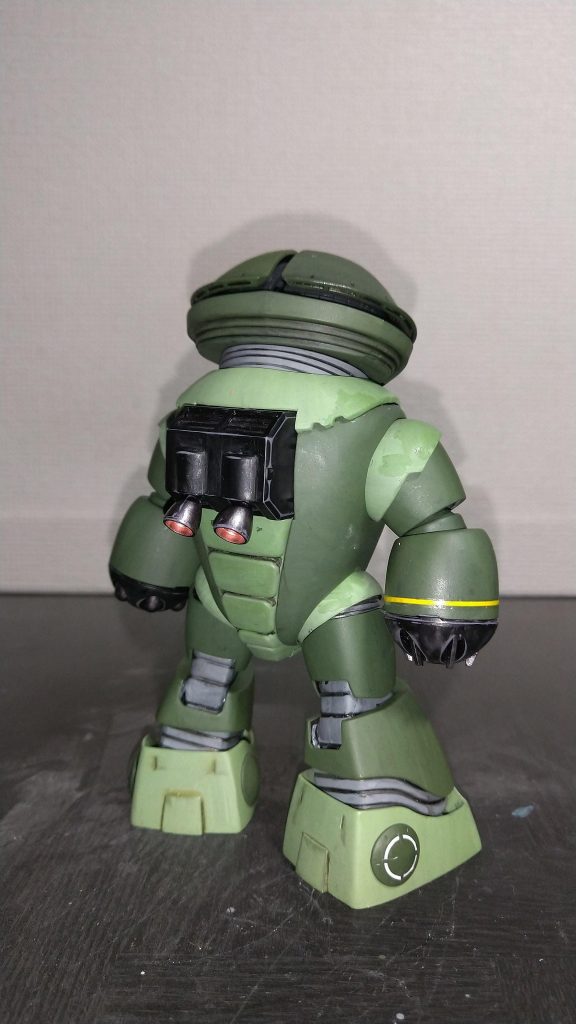 背中に水中用の装備を増設しても面白そうです。