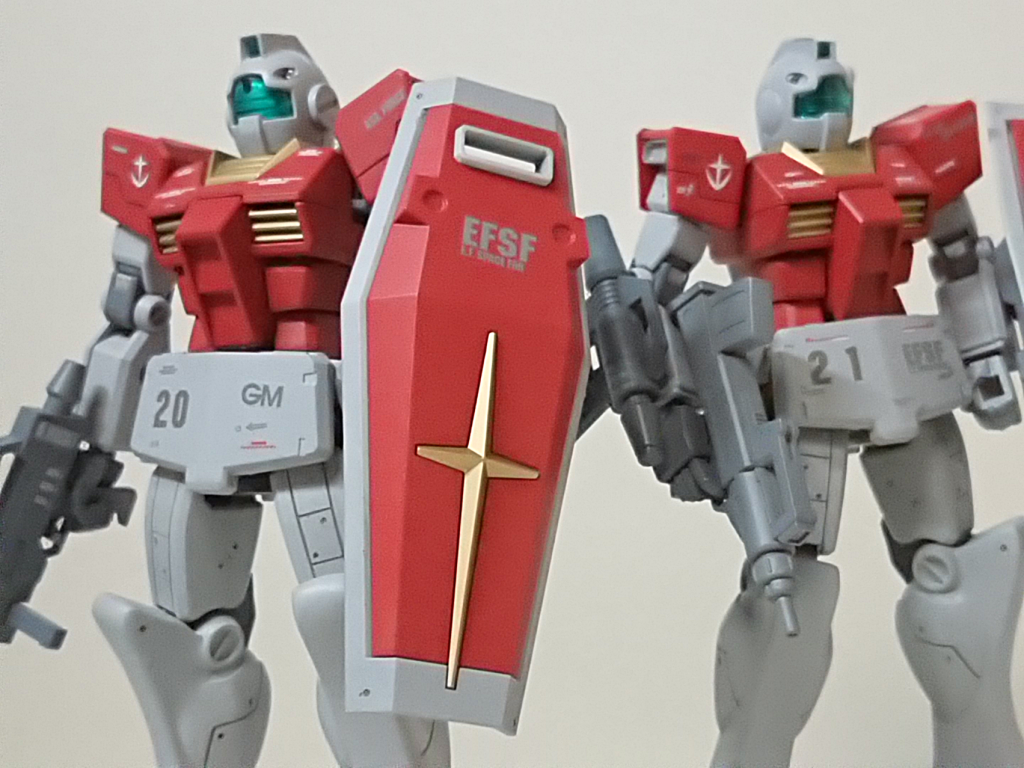 隊長機と一般機では多少の仕様変更によって装備や形状に違いがある。主に隊長機はセンサー類強化などが行われているが、基本性能に違いは無い。