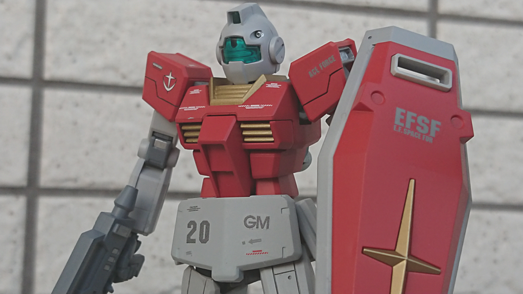 ジム前期型(改修モデル)は、連邦軍最多の生産数を誇る主力MSジムの前期型を、戦後に改修したものになる。改修にあたって参考にしたのはベース機にあたるRX-78 ガンダムであり、そのため一部機能や形状は先祖帰りの様相を成している。後に開発データはジムⅡ開発に生かされている。