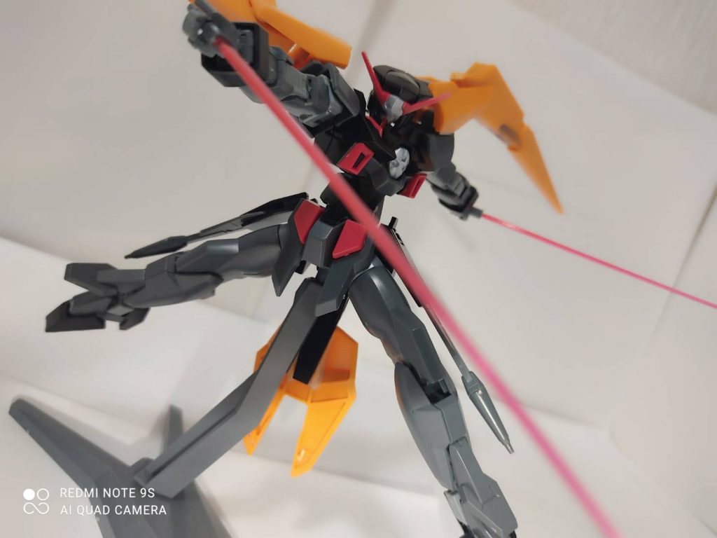 ビームサーベル「どうよぉ!一方的に命をすり減らしていく気分はぁ!」