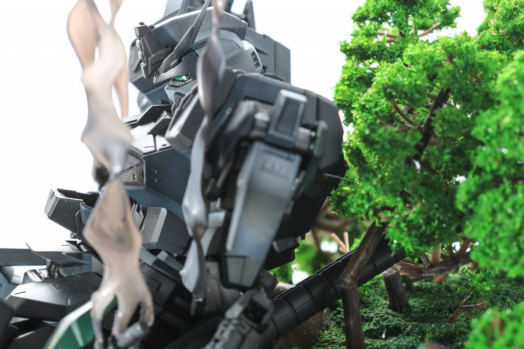 アニメシーンでは電力は生きていてPS装甲は維持されていましたが、もしも電力が切れていたらという僕の妄想でカラー設定しました。武装類はPS装甲がないので色をつけています。