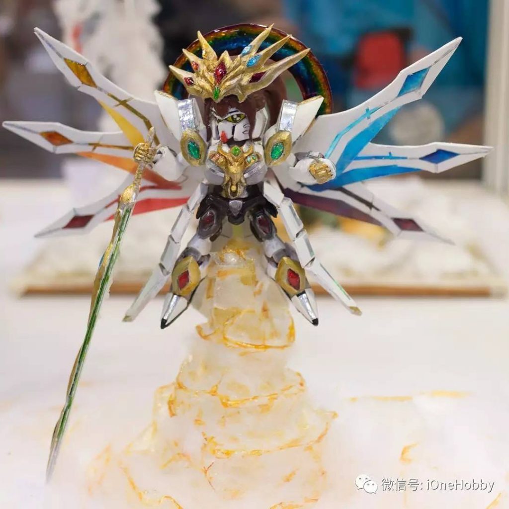 正面図デザインテーマは「炎の勇者の最終型態」「7人のメンバーの力を組み合わせた」(他の写真家による写真の著作権)