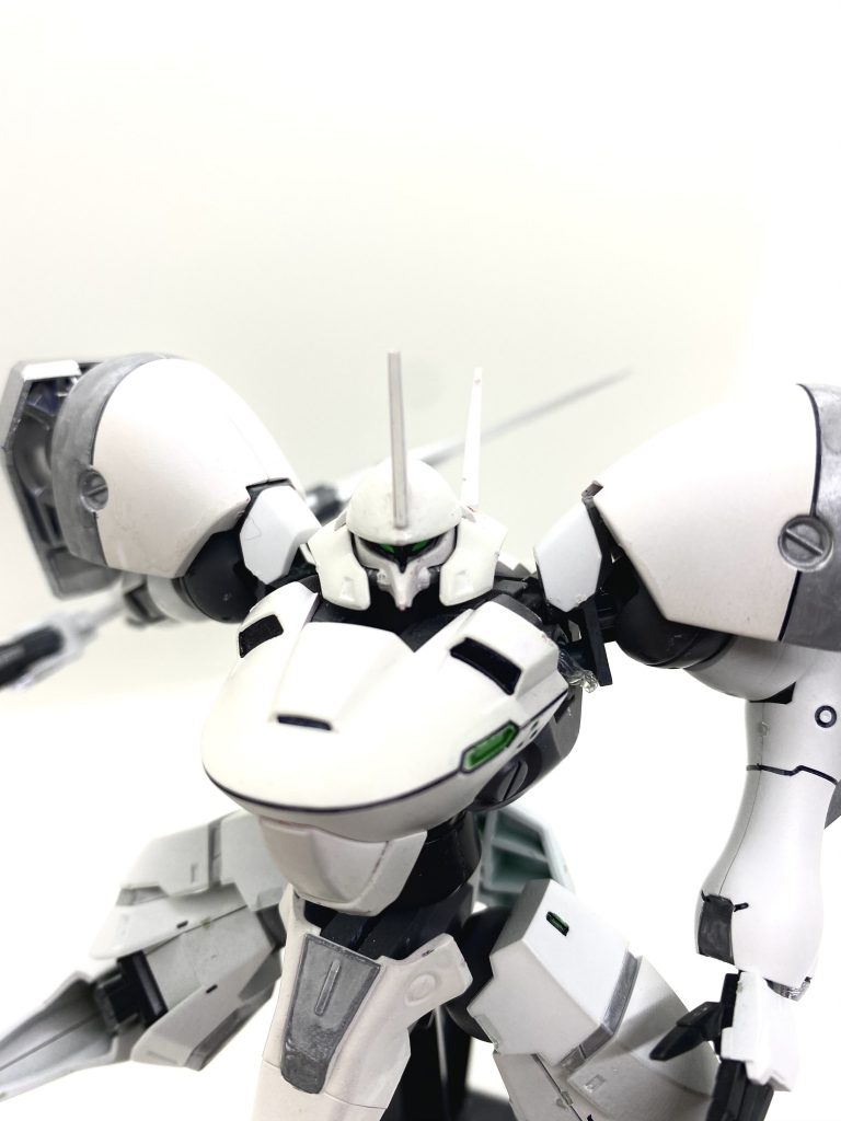 「セイ○ー!アッ○ス!ボル○ッカだ!!」はい、言いたかっただけです。頭部はモノアイではなく、シールでツインアイに変えてあります。多分テッカ○ンに見える原因の一つですね。