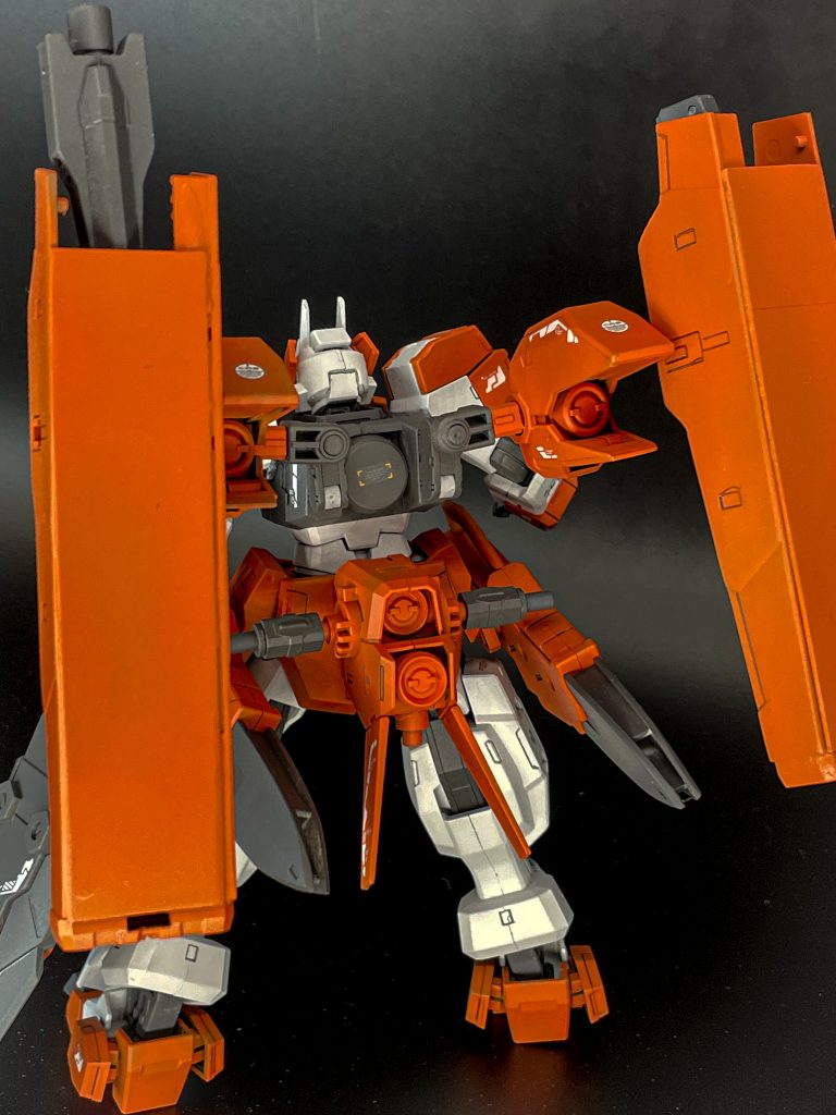 サバーニャにデュナメスとビームマスターのパーツでミキシングしました。コンバートパーツにはウェポンズとハロを2個使用しました。