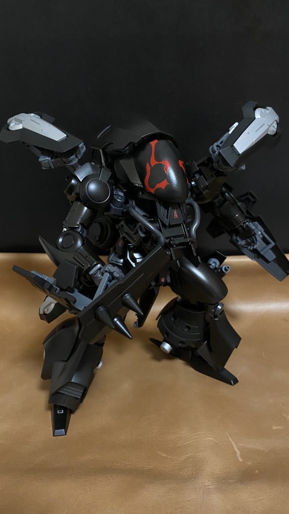 何度かの戦いののち、最後の戦いの際の姿。機体各部に装備されたGNシールドにより、防御性能が大幅に上がっている。両腕にシールドタイプの武装を装備している。