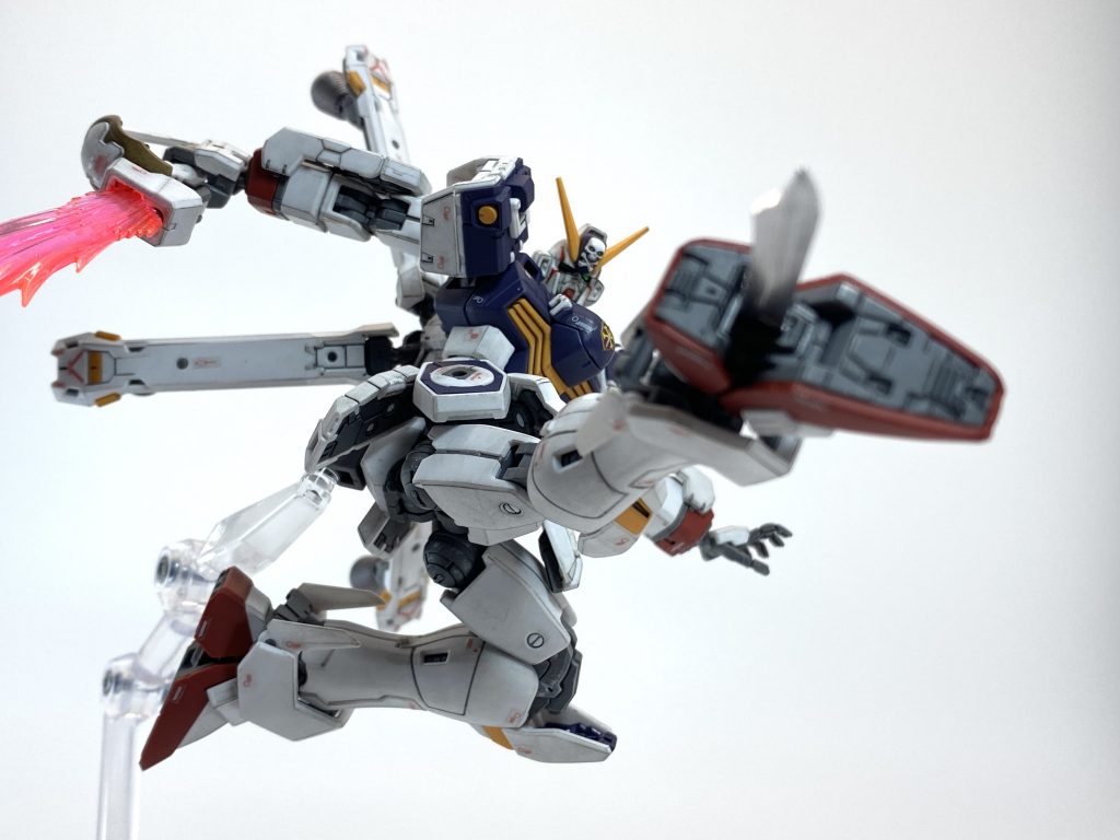 ヒートダガーでキック！足技での斬撃は大好物です。