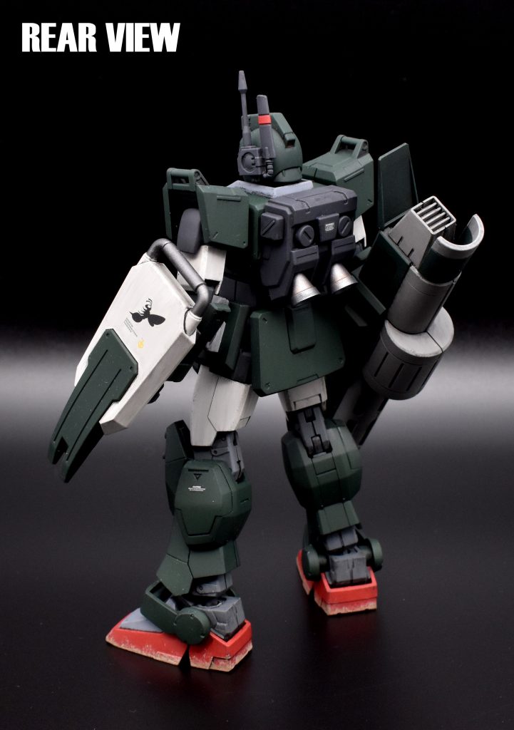 背面脚部は陸戦型ガンダム です。