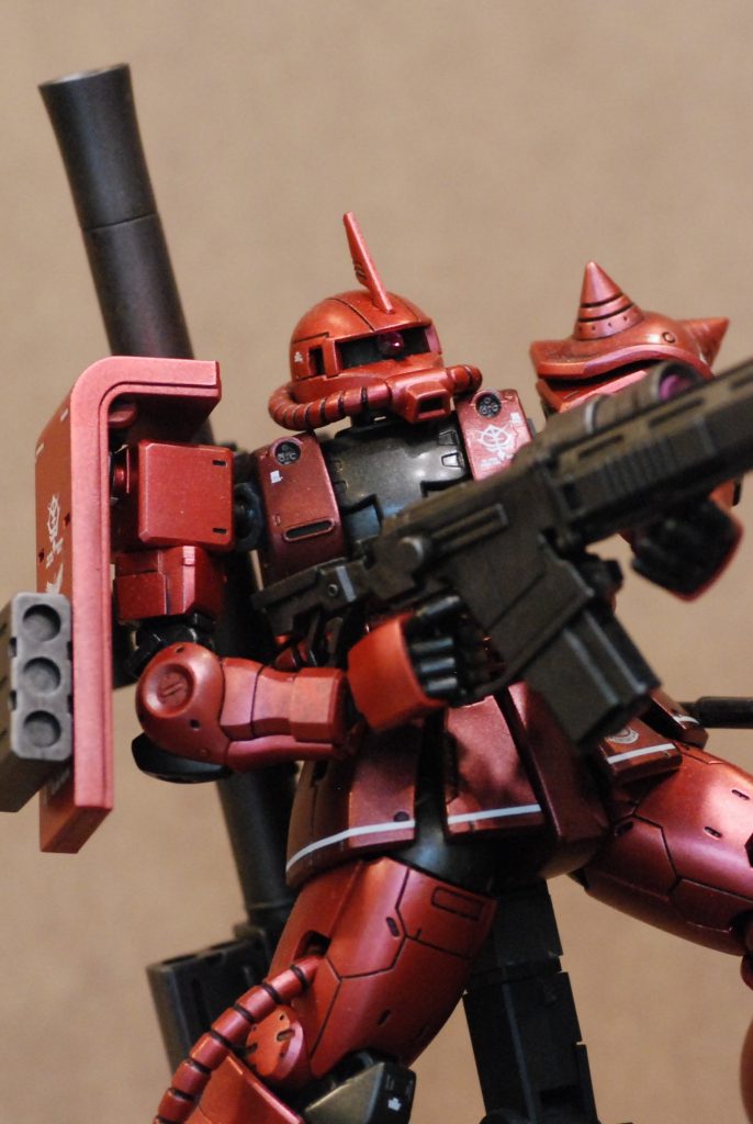 モノアイとスコープに100均のラインストーンを使用してみました。