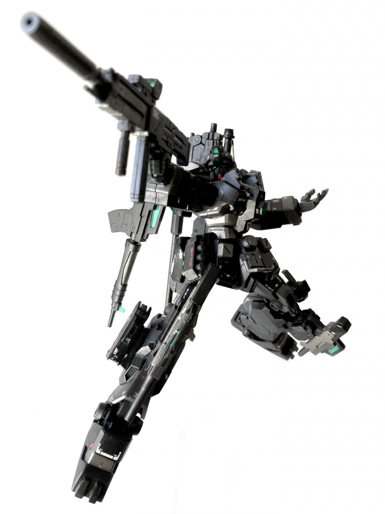 サイレンサー付きアサルトマシンガン。