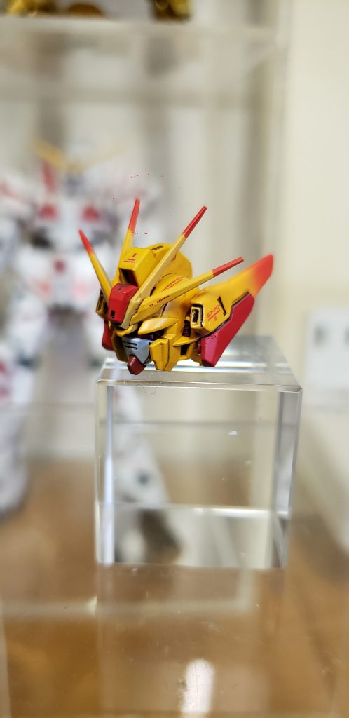 頭部にウイングガンダムの耳を付けて特徴的な髪型を再現🎵